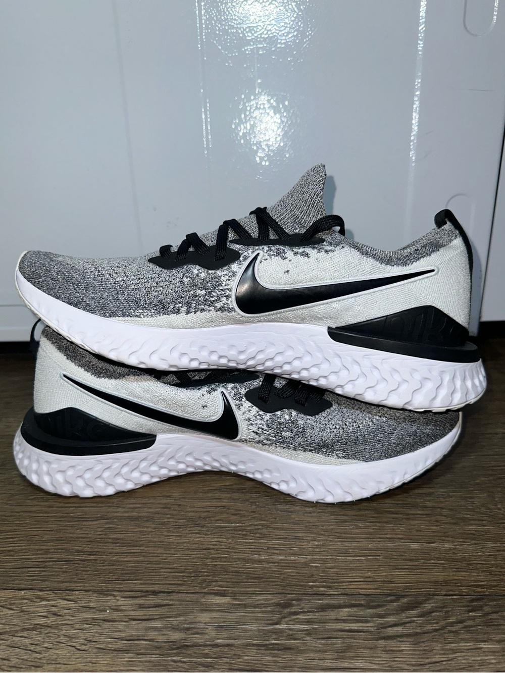 Nike Epic React Flyknit 2 “Oreo” - Picture 2 of 7